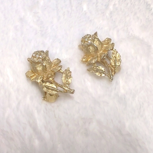 Vintage 60's/70's Goldette Floral Rhinestone Clip Earrings - Picture 1 of 9